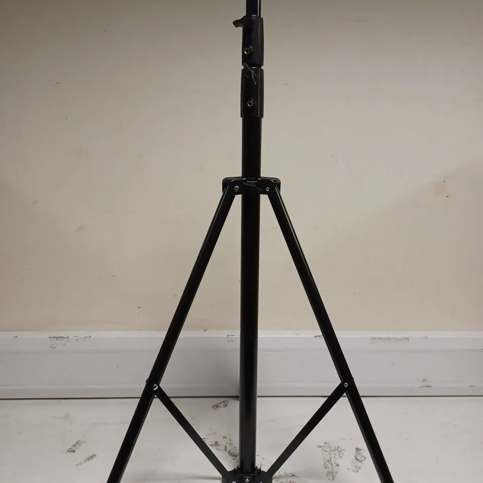 BOXED MULTI FUNCTIONAL TRIPOD.