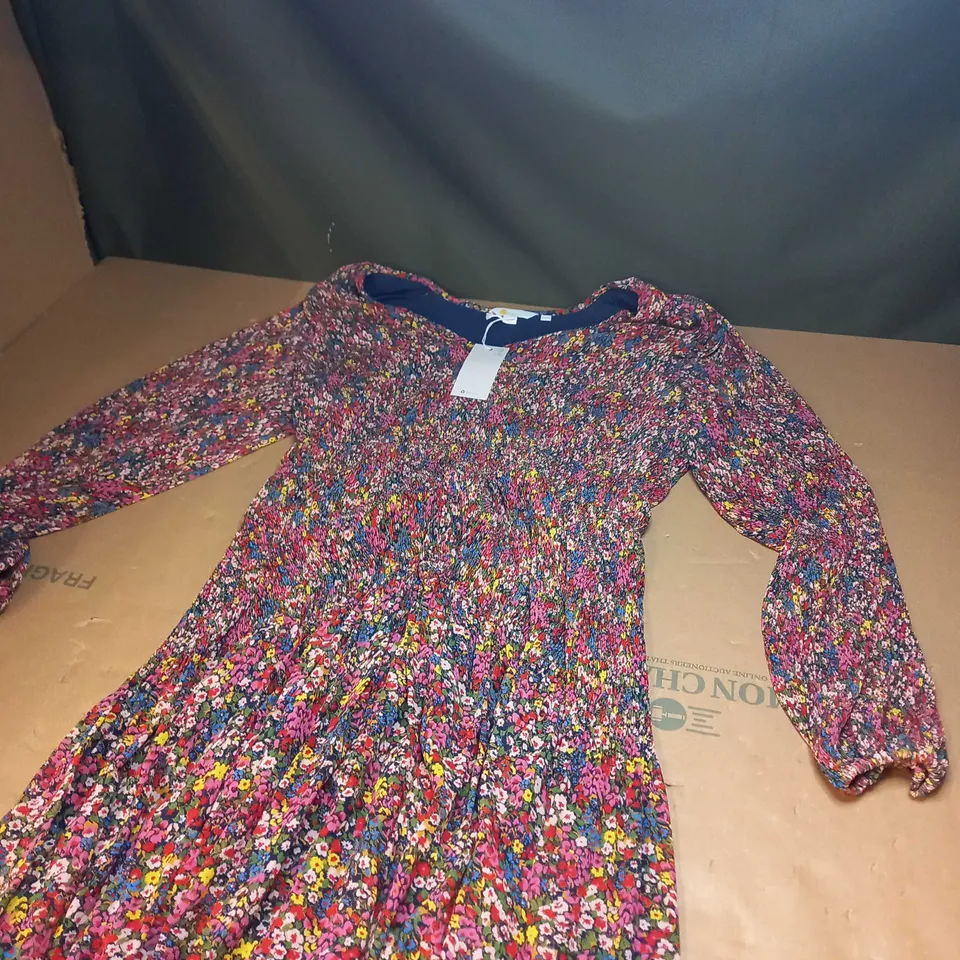 WOMENS LONG SLEEVED FLORAL PATTERN DRESS SIZE UNSPECIFIED