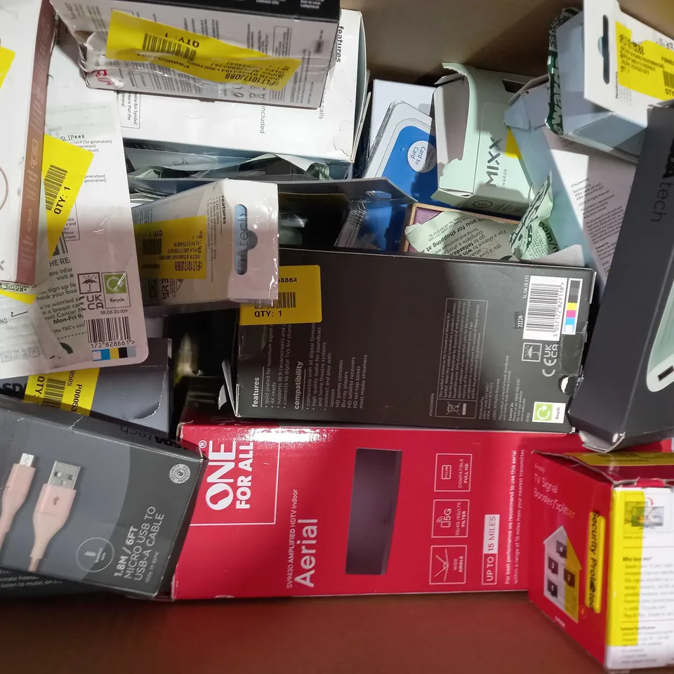 BOX OF APPROXIMATELY 20 ASSORTED ELECTRICAL ITEMS TO INCLUDE ASDA TECH BLUETOOTH SHOWER SPEAKER, ASDA TECH POWER BANK, MIXX C10 3-PORT POWER BANK, ETC