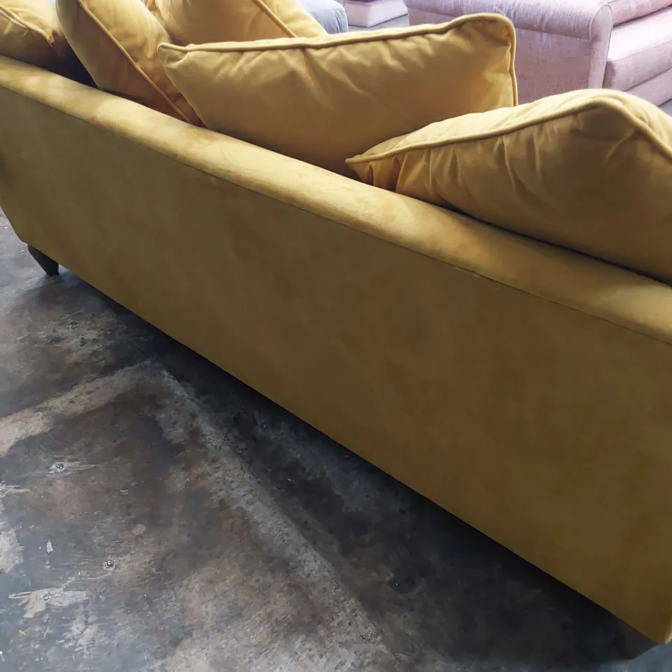 QUALITY BRITISH DESIGNER LOUNGE Co. BRIONY FOUR SEATER SOFA WITH SCATTER CUSHIONS GOLDEN PLUSH FABRIC 