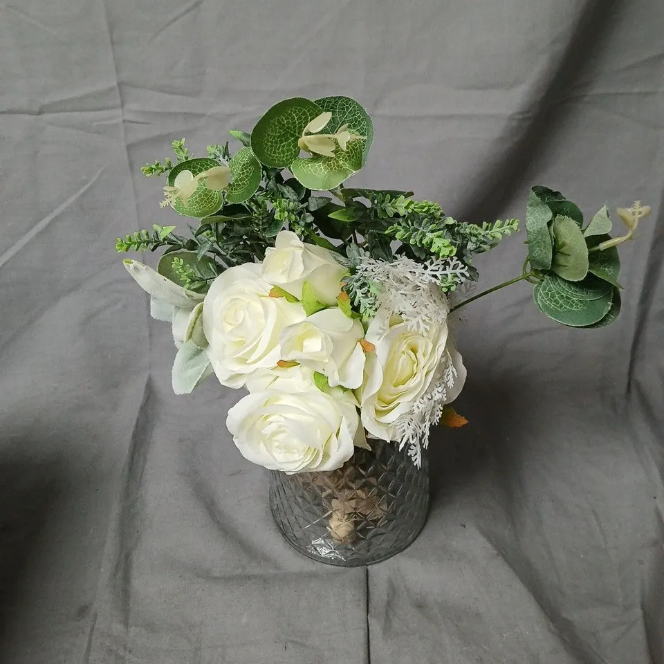 ARTIFICIAL FLOWER ARRANGEMENT WITH WHITE ROSES IN A TEXTURED GLASS VASE