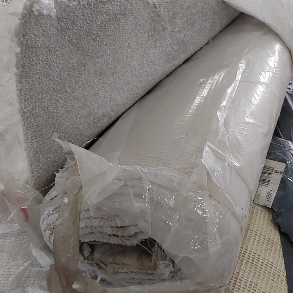 ROLL OF QUALITY MERIBEL MERCURY CARPET // SIZE: APPROXIMATELY 5 X 3.5m