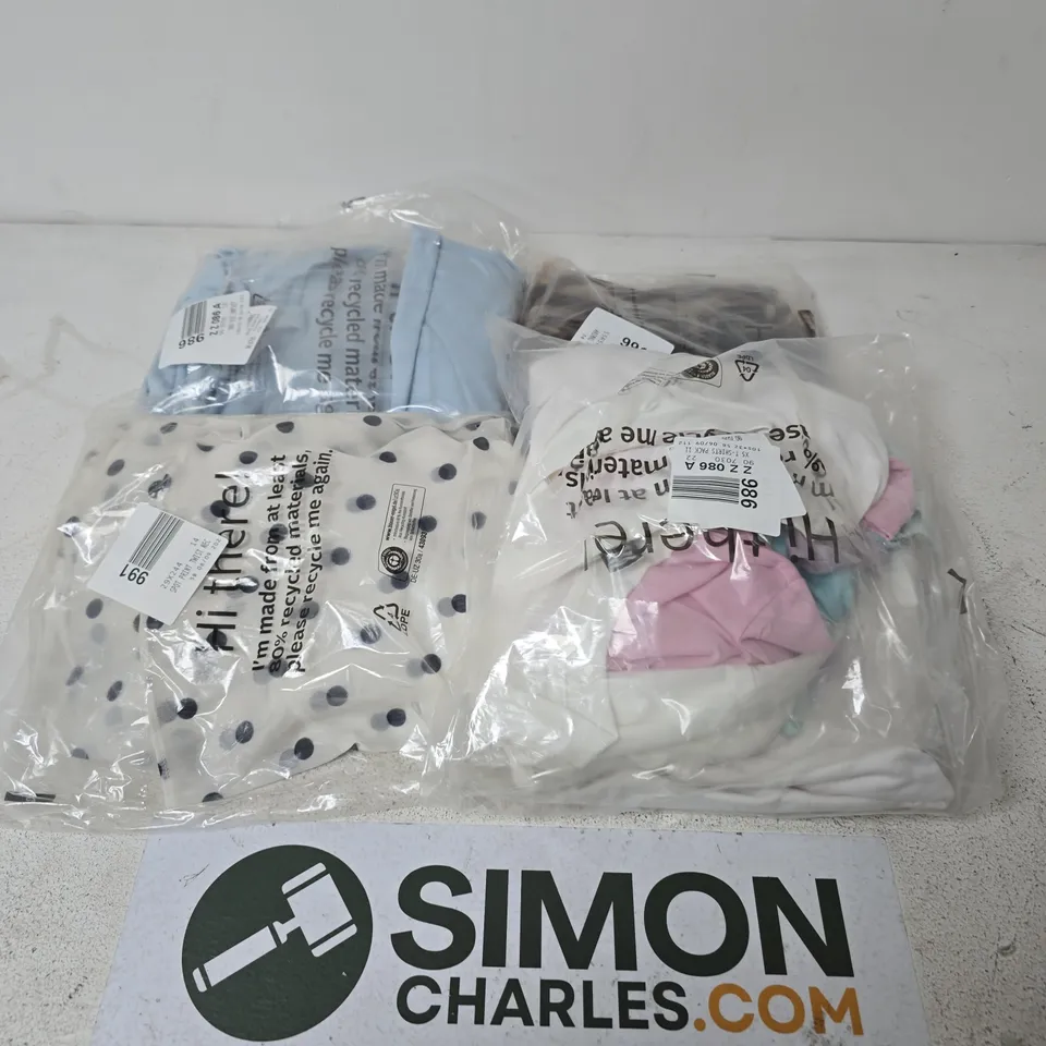 APPROXIMATELY 25 ASSORTED CLOTHING ITEMS IN VARIOUS SIZES, STYLES & SIZES TO INCLUDE 3D PRINT DRESS , BABY BLUE JUMPSUIT , CAPRI LEGGINGS , ETC - COLLECTION ONLY