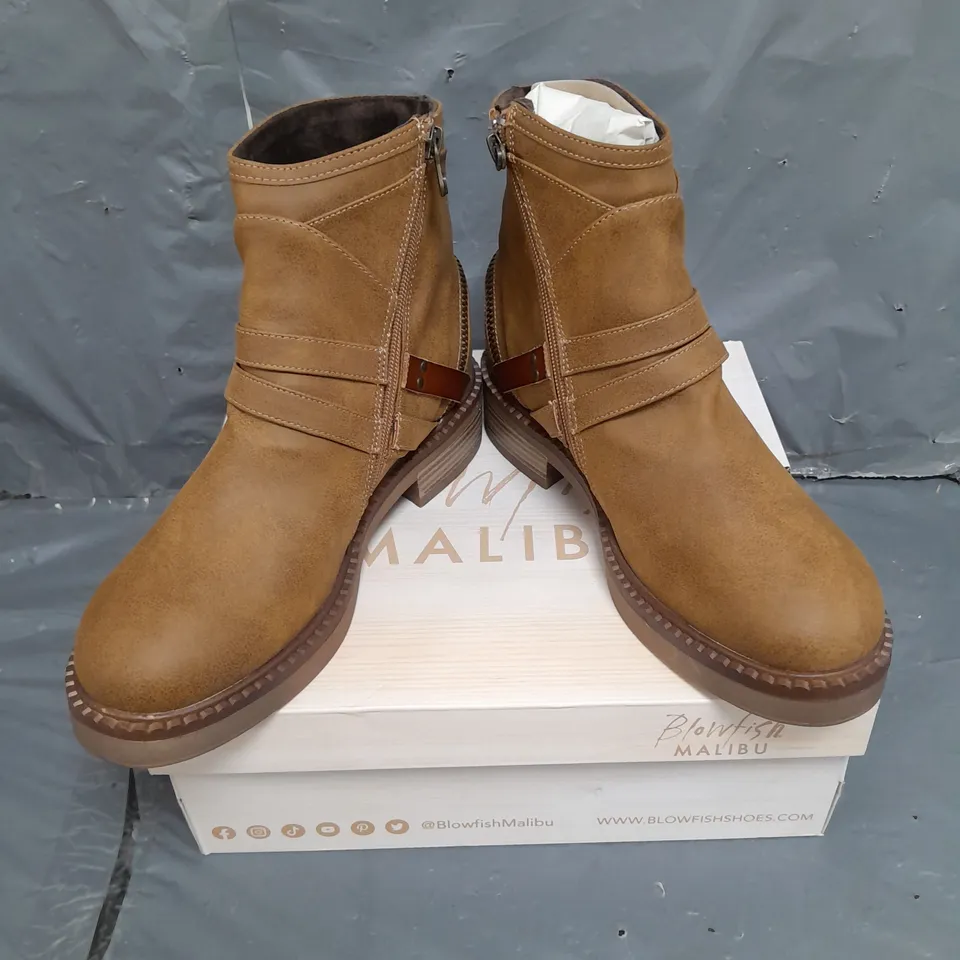 BOXED PAIR OF BLOWFISH MALIBU VEGAN NUBUCK BOOTS IN RUST SIZE 6
