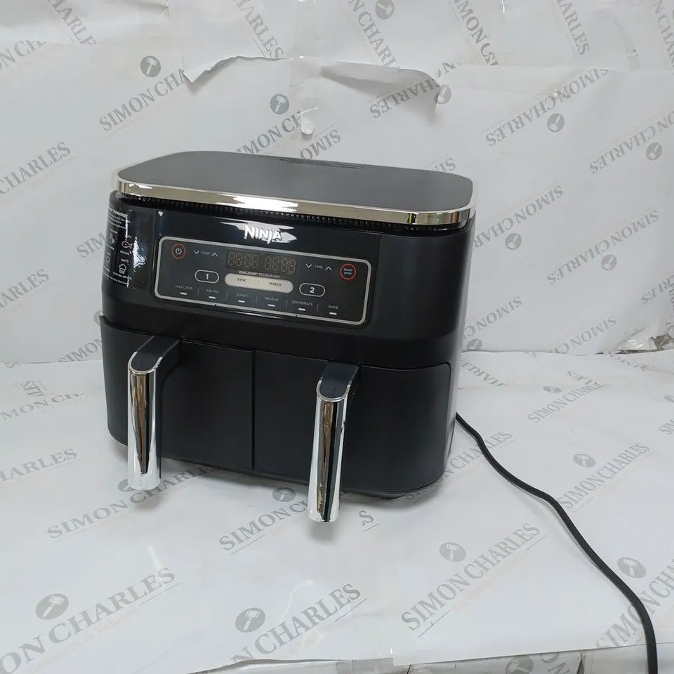 BOXED NINJA FOODI DUAL ZONE AIRFRYER AF300UK