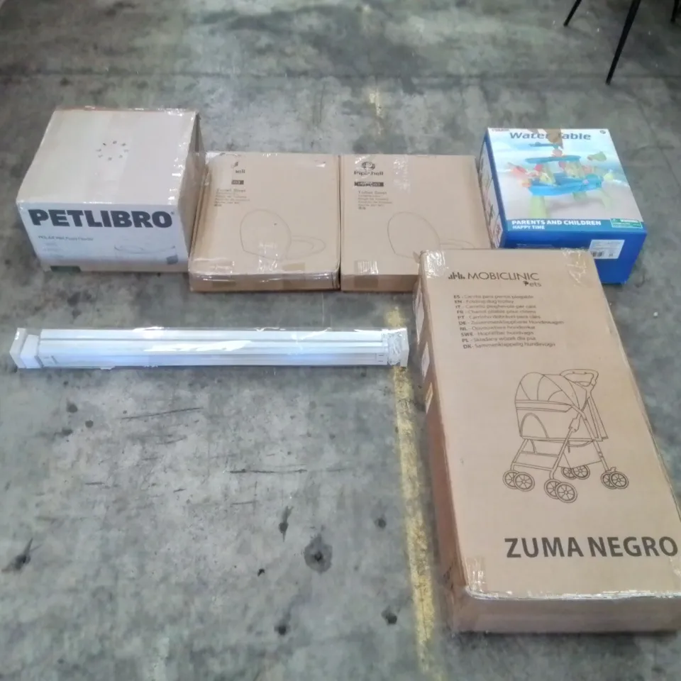 PALLET CONTAINING ASSORTED ITEMS TO INCLUDE: PET WET FOOD FEEDER, FOLDING PET TROLLEY, BLINDS, TOILET SEATS, WATER TABLE TOY ECT