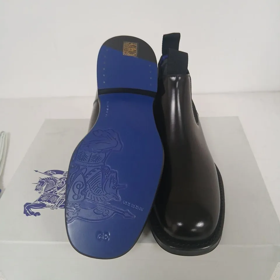 BURBERRY LEATHER CHELSEA BOOTS – BLACK, UK 5 (EUR 39) – BOX & DUST BAG