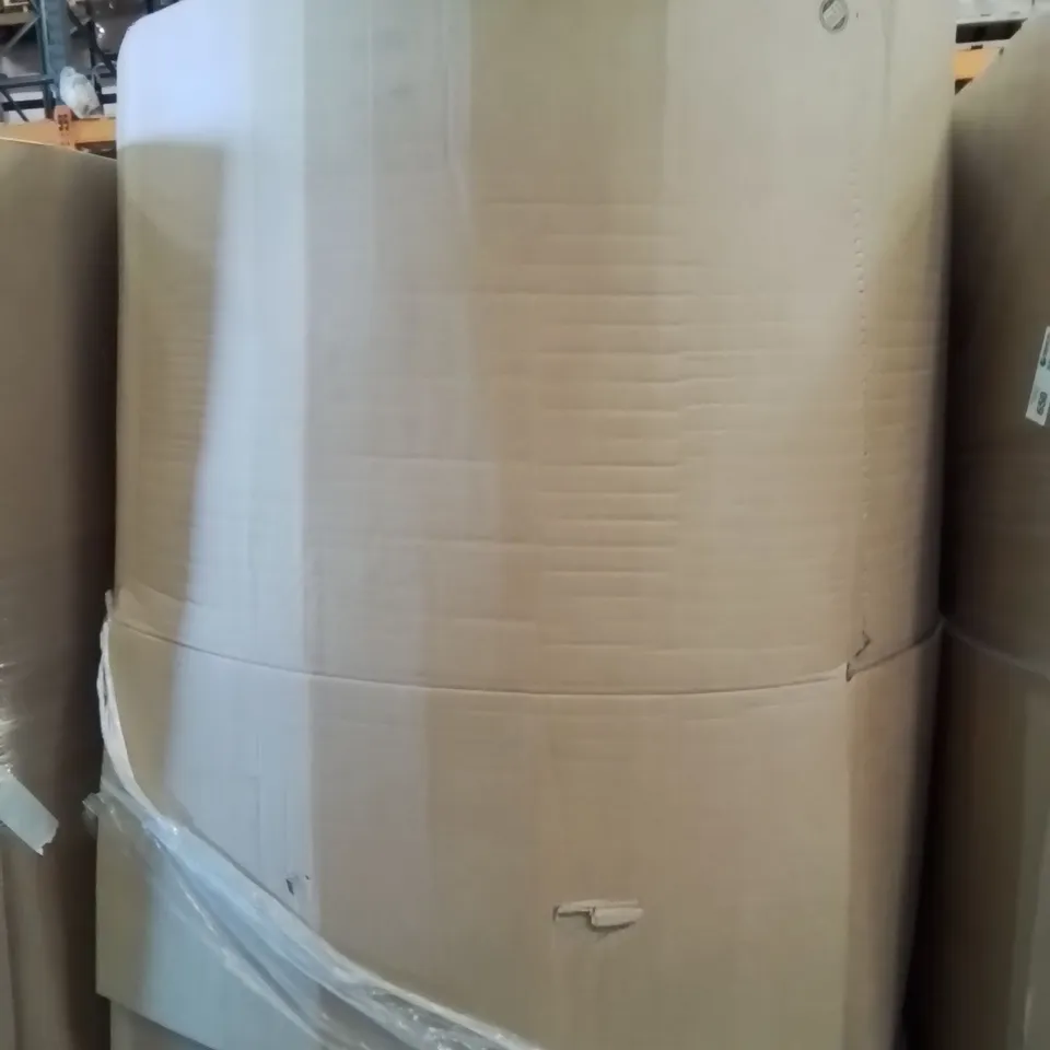 PALLET CONTAINING A LARGE QUANTITY OF PILLOWS