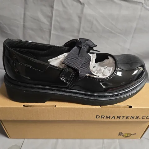 BOXED PAIR OF DR.MARTENS MACCY 2 J SHOES - UK SIZE 1