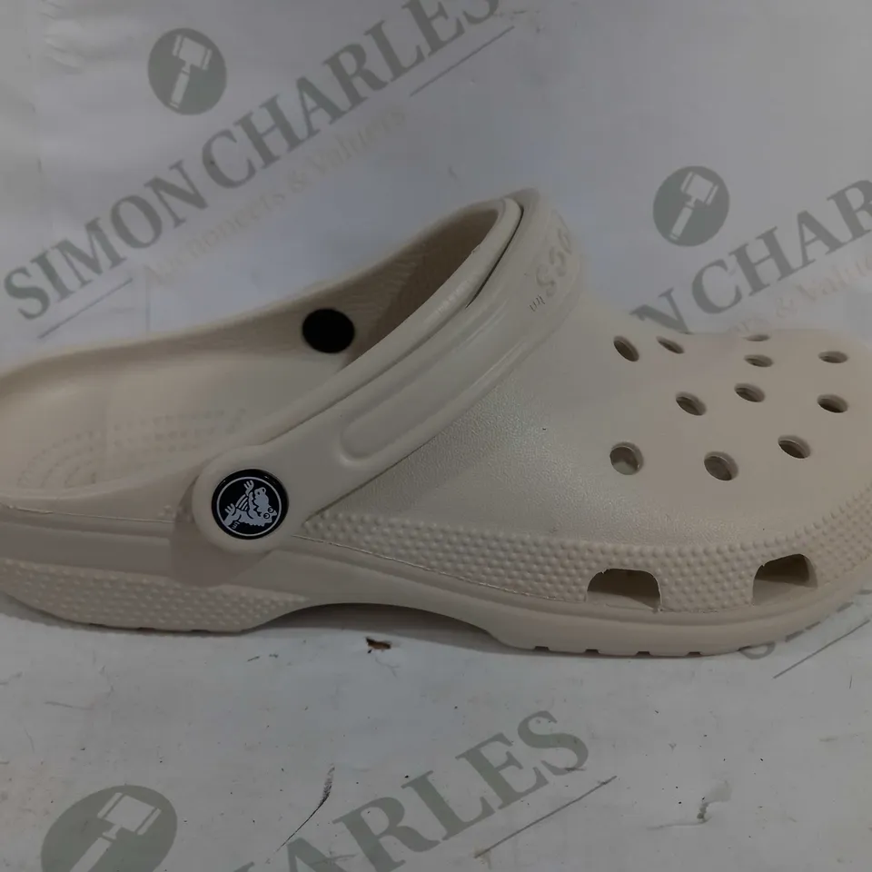 PAIR OF CLASSIC STUCCO CROCS - CREAM - SIZE M7/W9