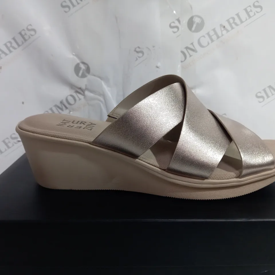 BOXED NATURALIZER HIGH HEELED OPEN TOE RIPPLE SHOES - SIZE 7