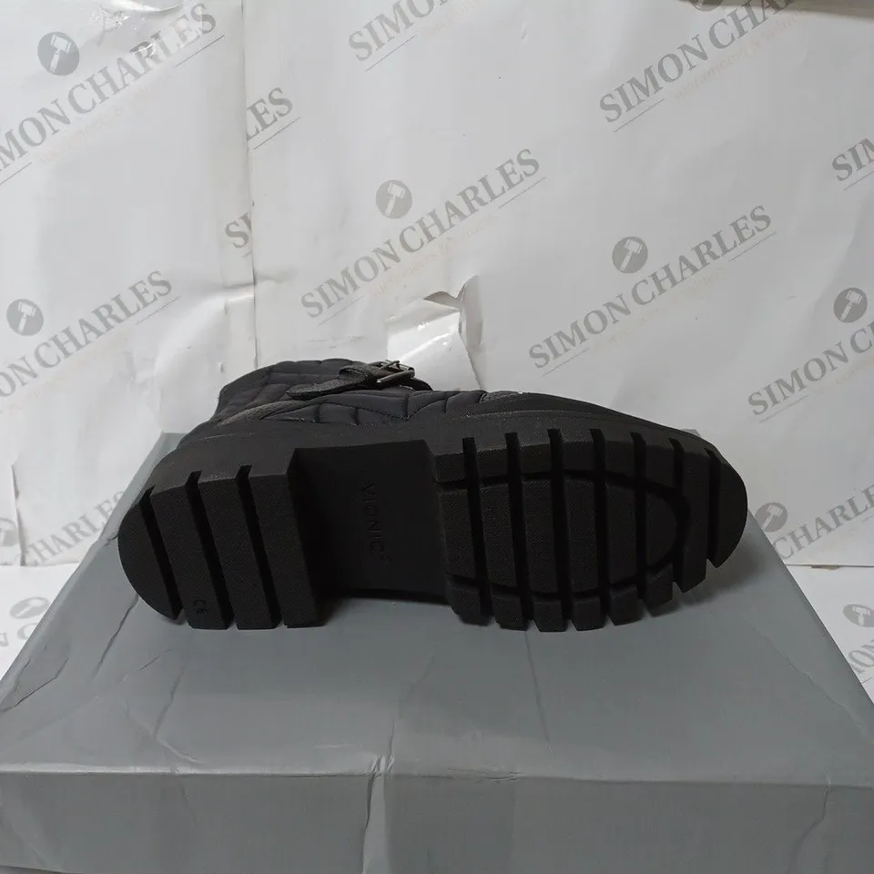 BOXED VIONIC JANARA ANKLE BOOT IN SIZE 8