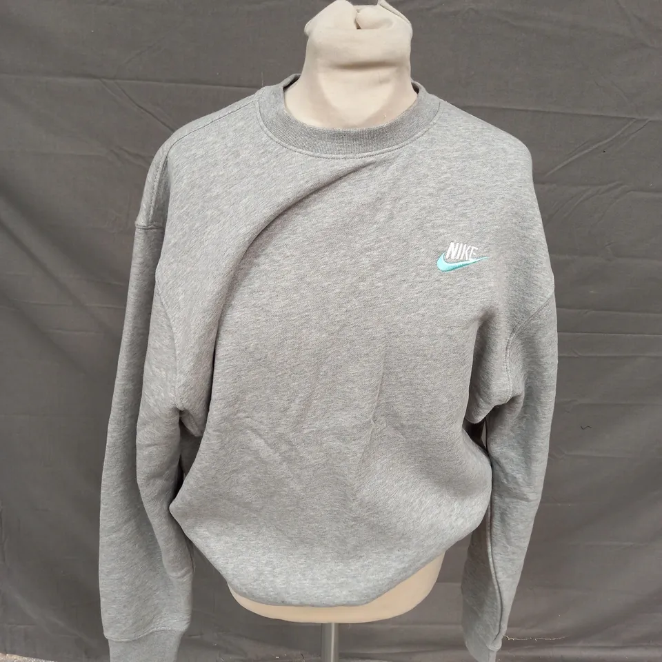 NIKE LIGHT GREY CREW NECK SWEATSHIRT - MEDIUM