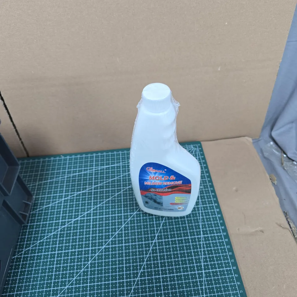 TOTE OF APPROXIMATELY 15 ASSORTED LIQUIDS TO INCLUDE: MOLD AND MILDEW REMOVER 