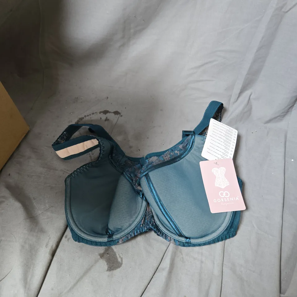 BOX OF APPROXIMATELY 25 ASSORTED CLOTHING ITEMS INCLUDING CYBERJAMMIES KNIT TOP , NAOMI & NICOLE BRIEFS , GORSENIA BRA AND GASPE TEE SHIRT 