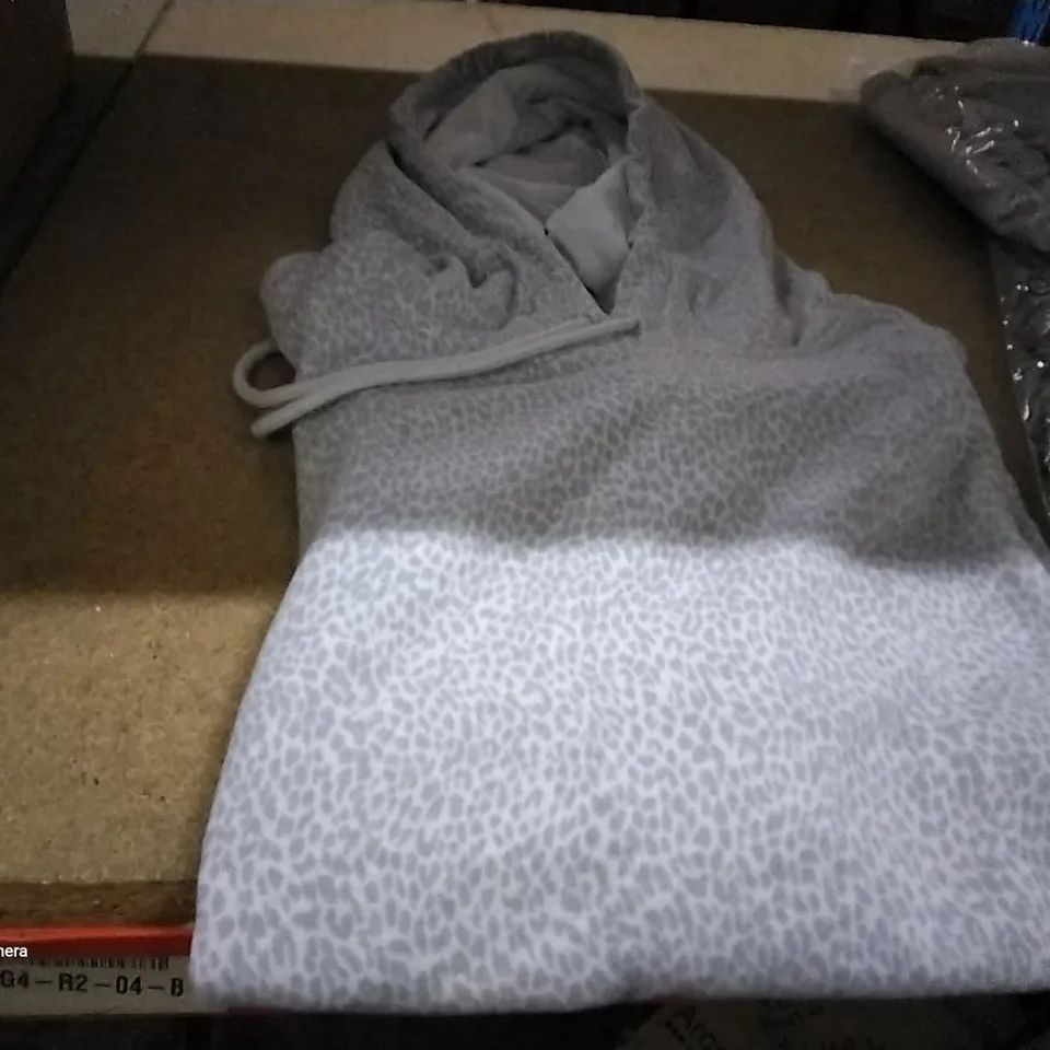 BOX OF APPROXIMATELY 15 ASSORTED BRAND NEW CLOTHING ITEMS TO INCLUDE A LEOPARD PALE BLUE HOODIE AND A RUTH LANGSFORD RED/GREY/BLACK COTTON JUMPER