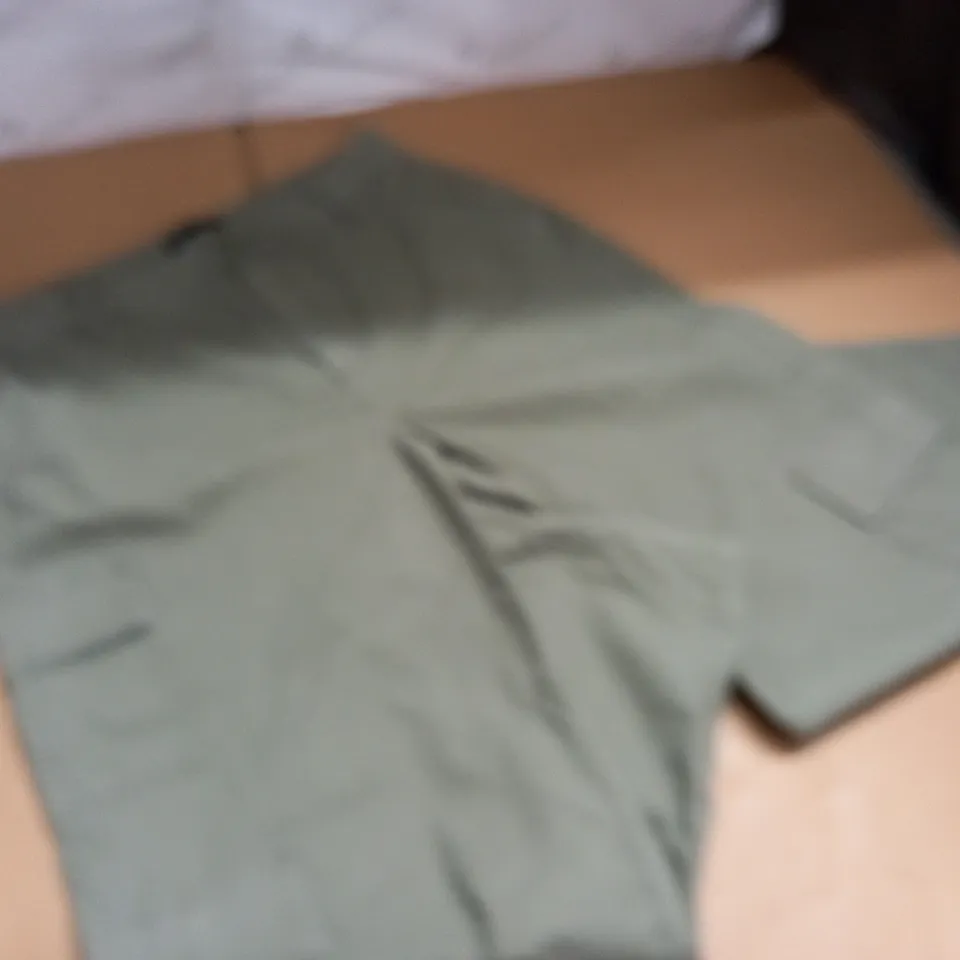 ASOS DESIGN PETITE OVERSIZED CARGO TROUSERS IN KHAKI - UK 12