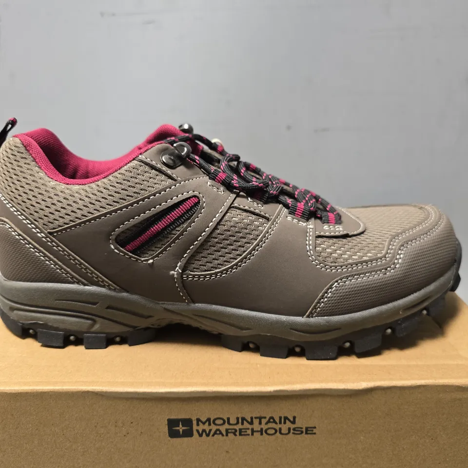 BOXED MOUNTAIN WAREHOUSE MCLEOD WOMENS WIDE FIT WALKING SHOE - UK 6 