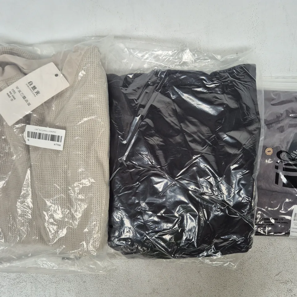 APPROXIMATELY 20 ASSORTED CLOTHING AND FASHION PRODUCTS IN VARIOUS STYLES AND SIZES - COLLECTION ONLY