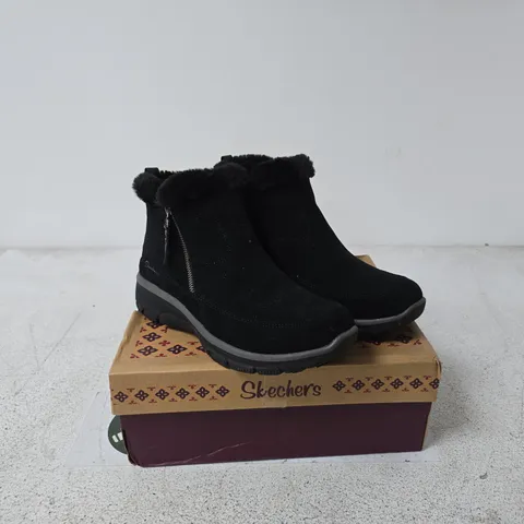 SKECHERS BLACK FUR-LINED ANKLE BOOTS – WOMEN'S UK 7