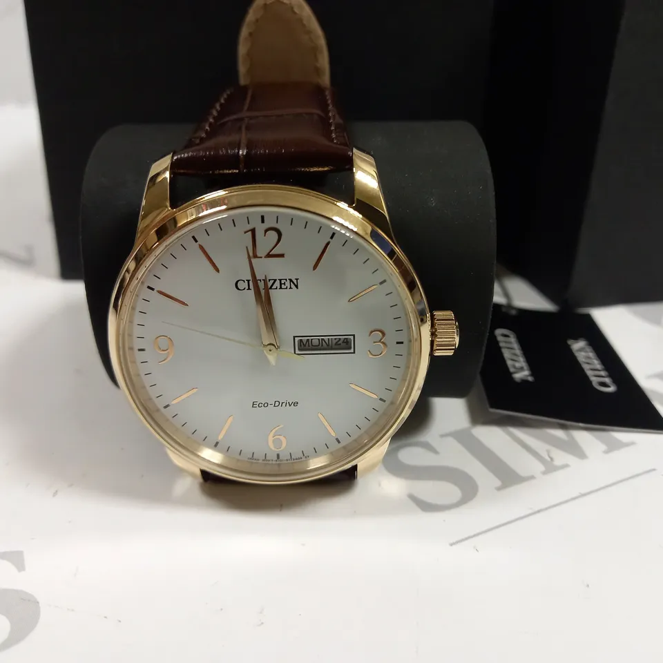 CITIZEN STAINLESS STEEL WHITE FACE GENTS WATCH WITH BROWN LEATHER STRAP