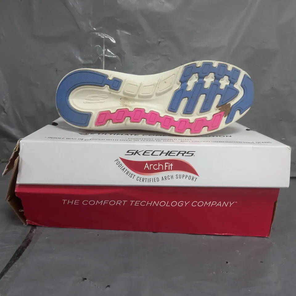 SKECHERS ARCH FIT TRAINERS BLUE SIZE 7