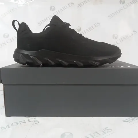 BOXED PAIR OF ECCO SHOES IN BLACK UK SIZE 8-8.5
