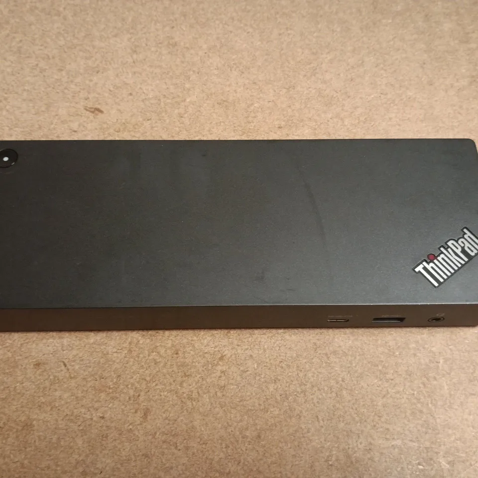 LENOVO THINKPAD UNIVERSAL THUNDERBOLT 4 DOCKING STATION (BLACK)
