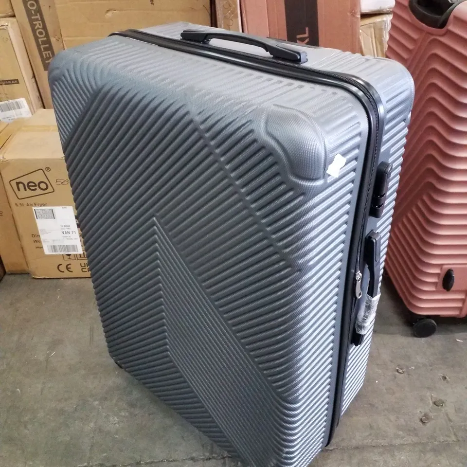 NEO SET OF APPROXIMATELY 3 SILVER HARD SHELL LUGGAGE SUITCASES