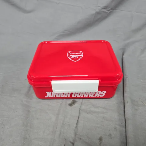 ARSENAL JUNIOR GUNNERS LUNCHBOX – RED PLASTIC WITH CREST