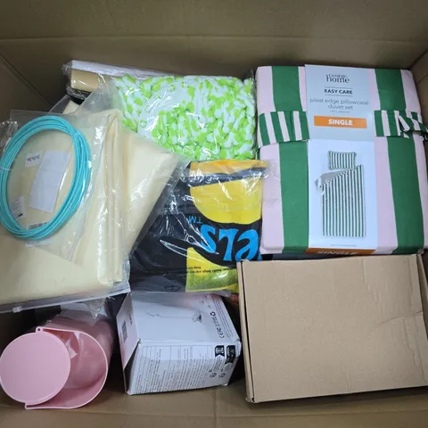 APPROXIMATELY 20 ASSORTED HOUSEHOLD PRODUCTS TO INCLUDE GEORGE HOME SINGLE DUVET SET, HOT WHEELS TOWEL, ONEFIRE READING LIGHT, ETC - COLLECTION ONLY