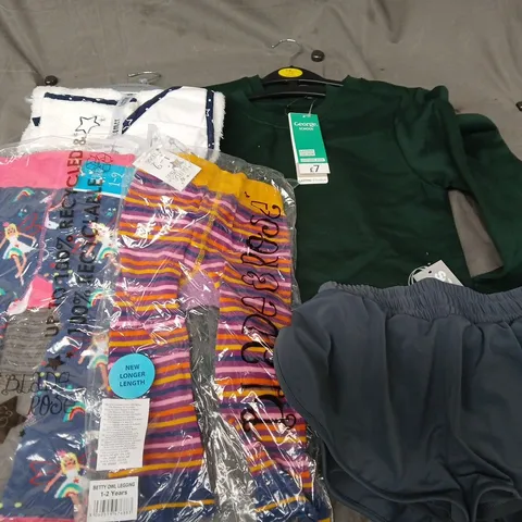 APPROXIMATELY 35 ASSORTED KIDS CLOTHING ITEMS IN VARIOUS STYLES, SIZES & COLOURS TO INCLUDE LEGGINGS, JUMPER, SHORTS, ETC