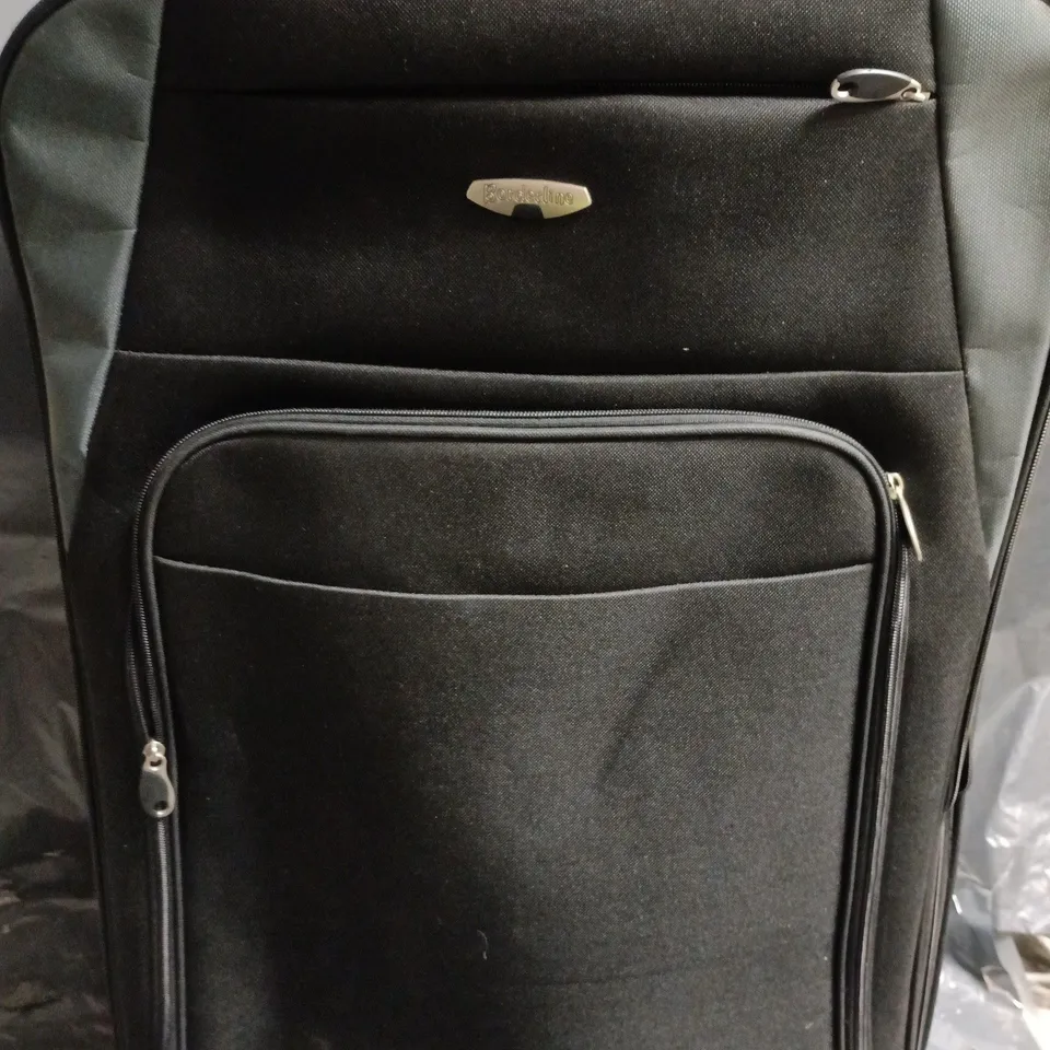 BORDERLINE WHEELED SUITCASE IN BLACK
