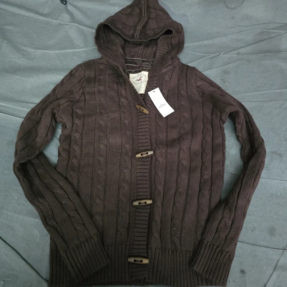 HOLLISTER CALIFORNIA CABLE KNIT HOODED CARDIGAN – DARK BROWN, SIZE M