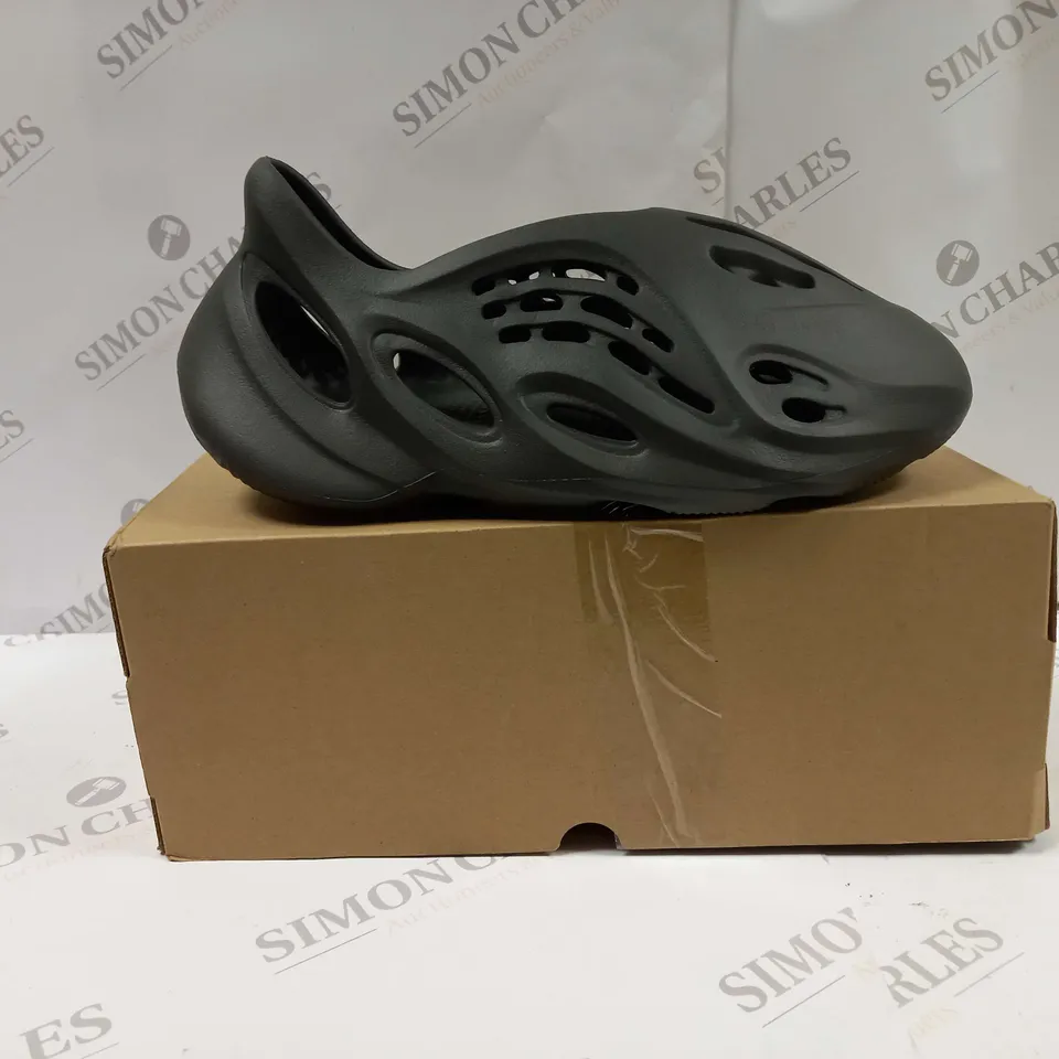 BOXED PAIR OF ADIDAS YZY FOAM RNR SHOES UK SIZE 11