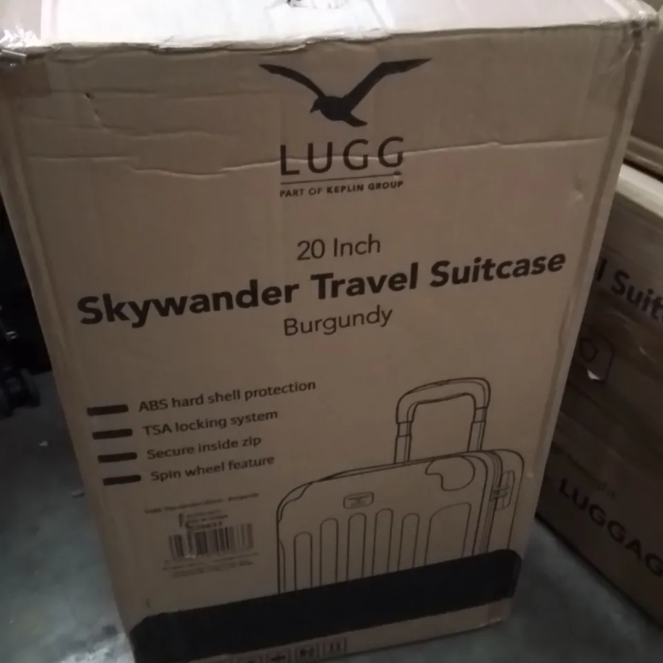 BOXED LUGG 20INCH SKYWANDER TRAVEL SUITCASE BURGUNDY 