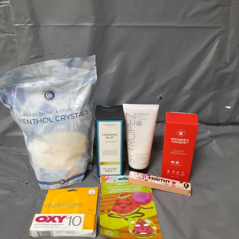 APPROXIMATELY 20 ASSORTED COSMETICS PRODUCTS TO INCLUDE - MONKEY HANDS GRIP, ST TROPEZ DAILY FIRMING LOTION AND OXY 10 ACNE CREAM ETC.