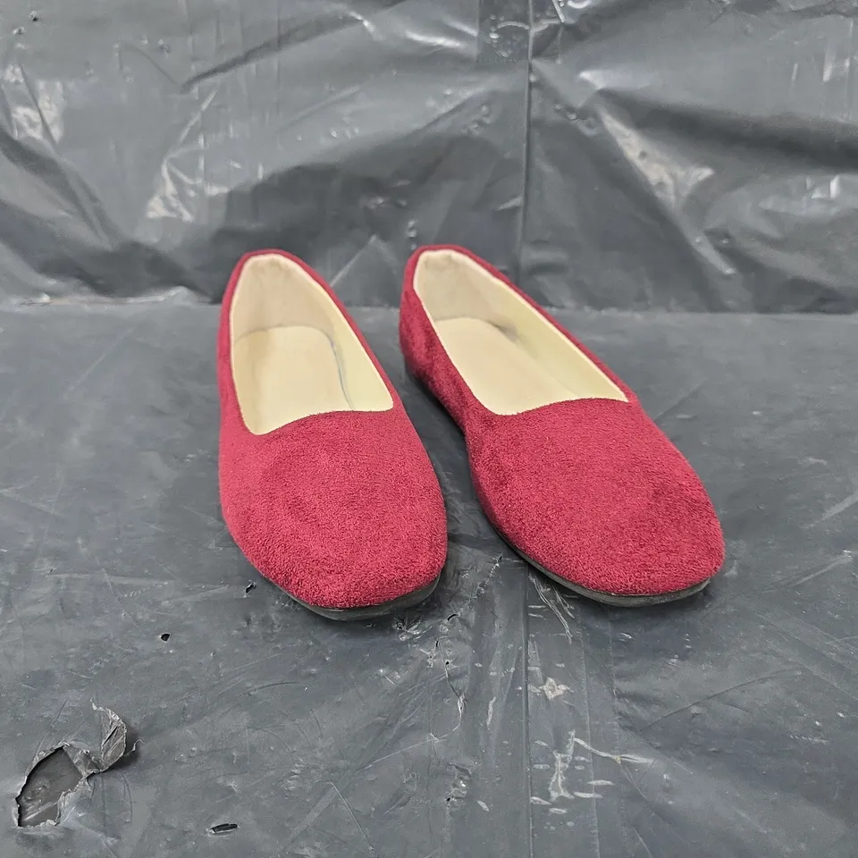 BOXED PAIR OF UNBRANDED LOAFERS SHOES IN WINE RED SIZE EU 39