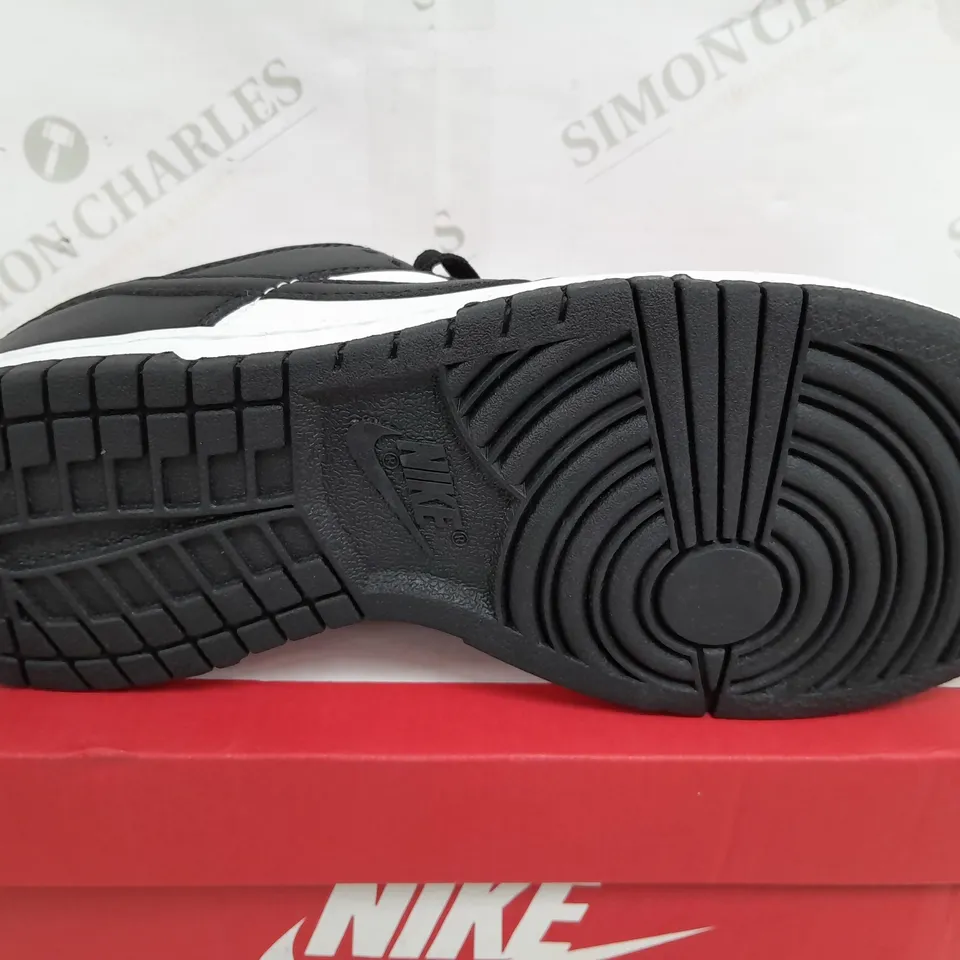 BOXED PAIR OF NIKE DUNK LOW RETRO IN BLACK/WHITE - UK 6