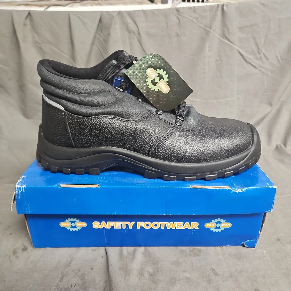 BOXED PAIR OF PROMAN DUAL DENSITY CHUKKA BUFFALO LEATHER BOOT IN BLACK SIZE UK 12