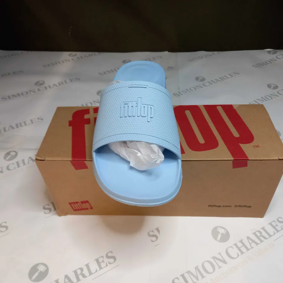 BOXED PAIR OF FITFLOP IQUISHION SLIDES IN SKY BLUE - UK 6