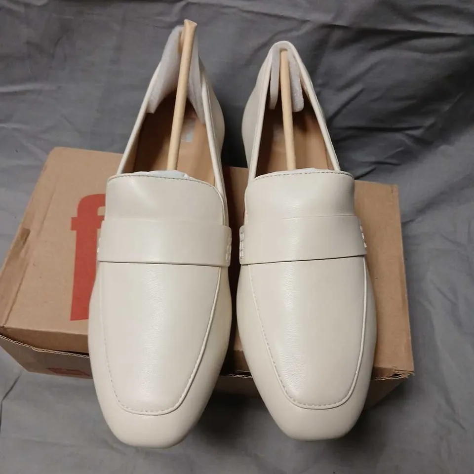 FITFLOP WHITE LEATHER SLIP-ON LOAFERS – WOMEN'S UK 7 (EU 41)