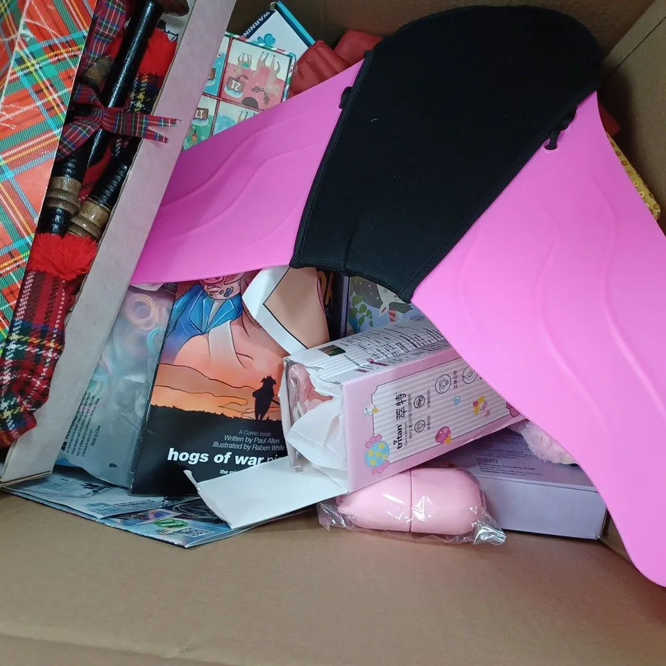 BOX OF APPROX 15 ASSORTED TOYS & GAMES TO INCLUDE RETRO LUDO, FINGERPRINT ANIMALS ACTIVITIES, GHOST FACE MASK, ETC 