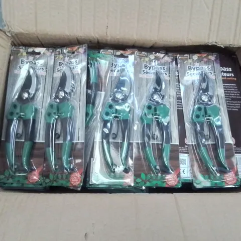 BOX CONTAINING A LARGE QUANTITY OF BRAND NEW BYPASS SECATEURS
