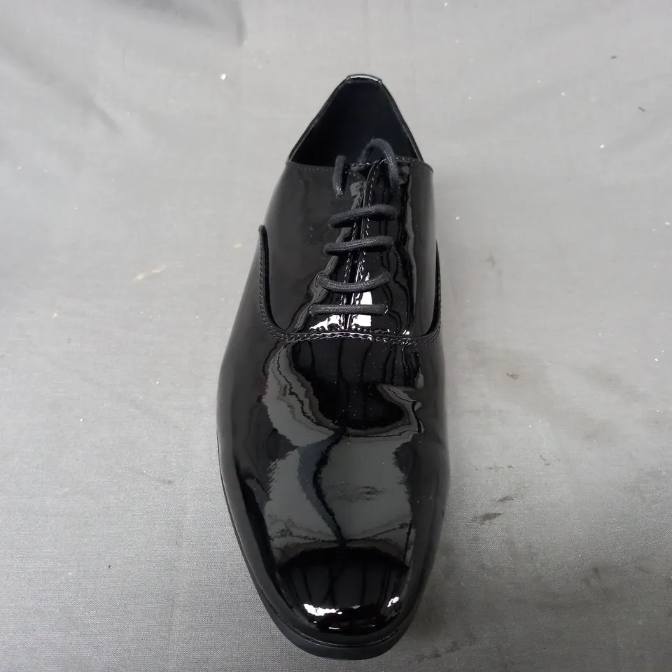 BOXED PAIR OF AM LACE UP SHOES IN WONDERFULLY FABULOUS GLOSSY BLACK UK SIZE 10