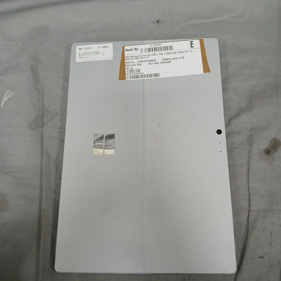 MICROSOFT SURFACE PRO 5 TABLET (M3-7Y30) 4GB RAM, 128GB, 12.3-INCH – NO KEYBOARD. CRACKED SCREEN