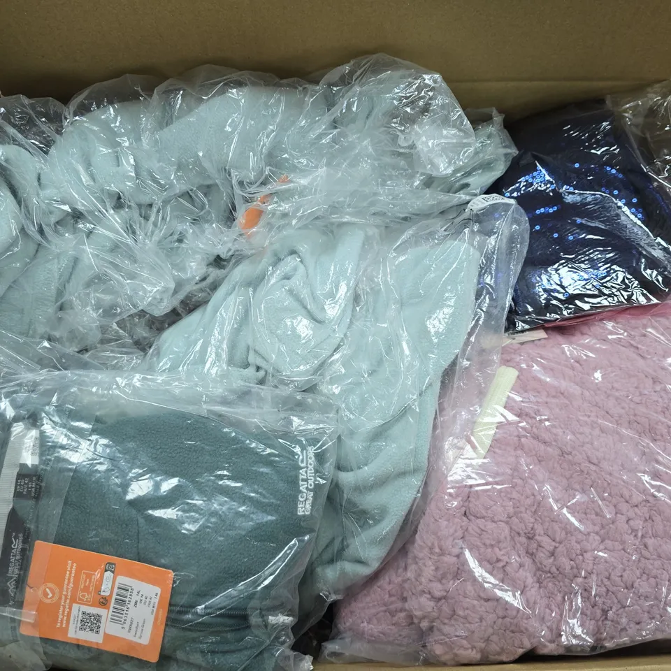 APPROXIMATELY 30 ASSORTED CLOTHING ITEMS IN VARIOUS SIZES, STYLES & COLOURS TO INCLUDE BRANDS SUCH AS REGATTA, ANAMOR, TAMSY, ETC - COLLECTION ONLY