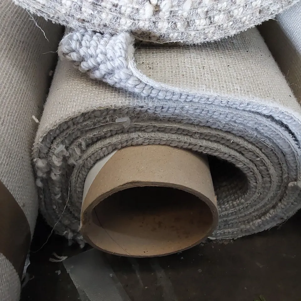 ROLL OF QUALITY CARPET// SIZE: APPROX 4 X 3.7m