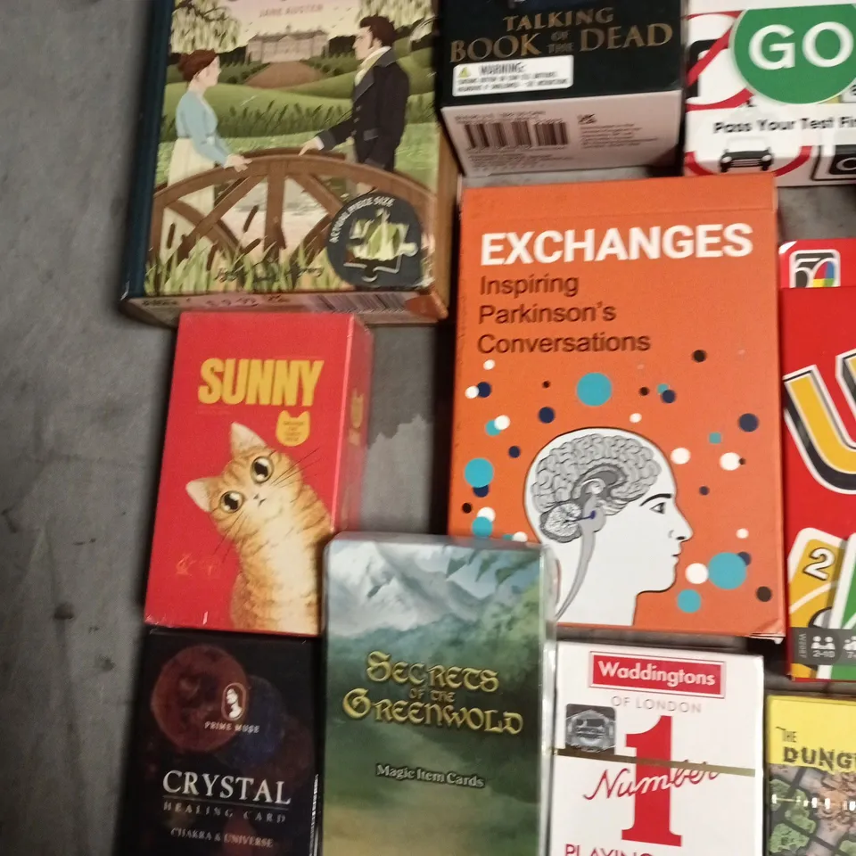 LOT OF 15 ASSORTED PACKS OF CARDS TO INCLUDE UNO, TOP TRUMPS AND THE DUNGENERATOR