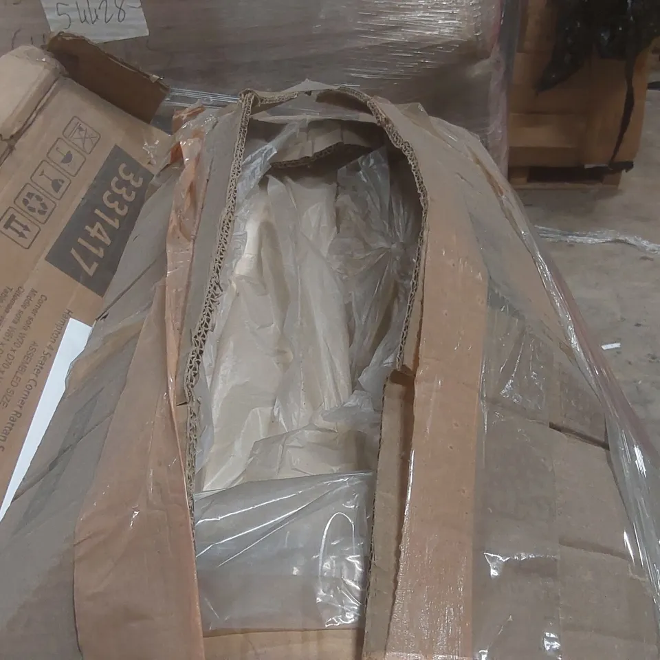 PALLET CONTAINING A VERY LARGE QUANTITY OF ASSORTED GARDEN CUSHIONS